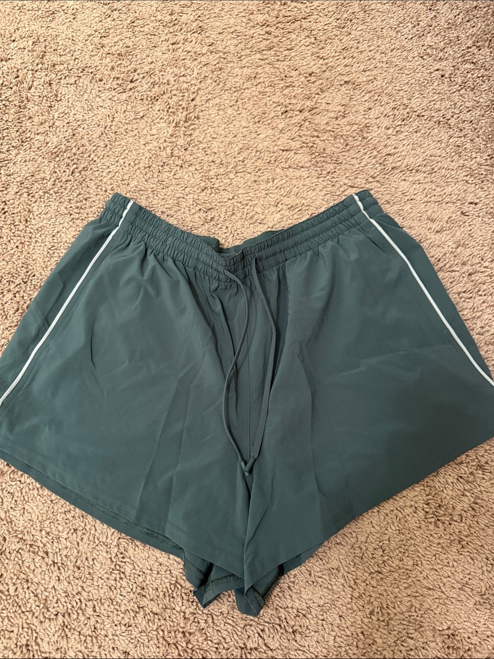 Lululemon court rival high rise shorts - Picture 2 of 4